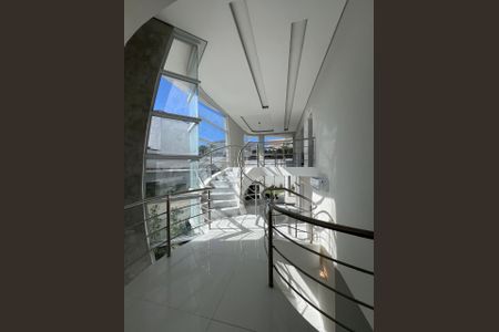 Casa de condomínio à venda com 360m², 4 quartos e 4 vagasCorredor