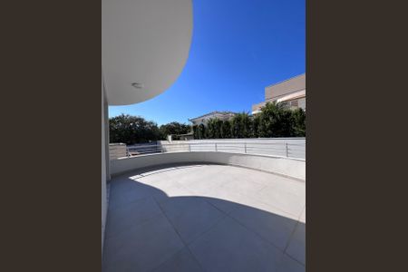 Casa de condomínio à venda com 360m², 4 quartos e 4 vagasÁrea Externa