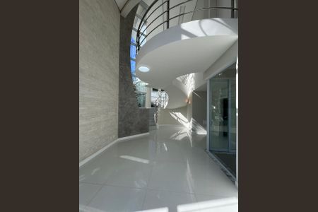 Casa de condomínio à venda com 360m², 4 quartos e 4 vagasSala