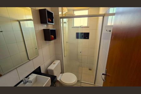 Banheiro de apartamento à venda com 2 quartos, 50m² em Fernão Dias, Belo Horizonte