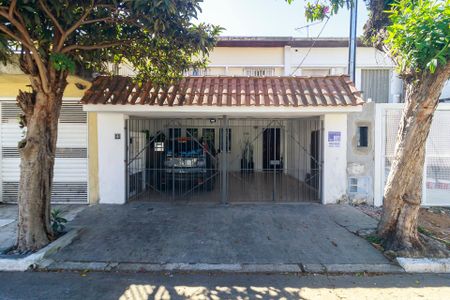Fachada de casa à venda com 3 quartos, 120m² em Campo Belo, São Paulo