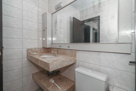 Banheiro 3 de casa à venda com 4 quartos, 155m² em Santa Maria Goretti, Porto Alegre