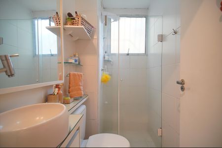 banheiro  de apartamento à venda com 2 quartos, 43m² em Santos Dumont, São Leopoldo