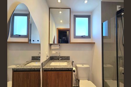 Banheiro de kitnet/studio para alugar com 1 quarto, 27m² em Vila Olímpia, São Paulo