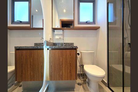 Banheiro de kitnet/studio para alugar com 1 quarto, 27m² em Vila Olímpia, São Paulo