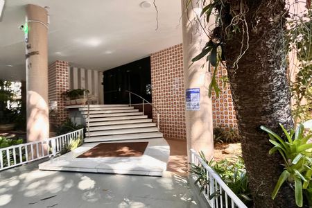 Portaria  de apartamento à venda com 1 quarto, 68m² em Jardim Botânico, Rio de Janeiro