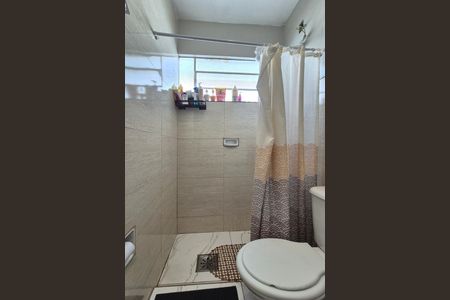Casa à venda com 200m², 3 quartos e 2 vagas Casa à venda com 200m², 3 quartos e 2 vagasBanheiro