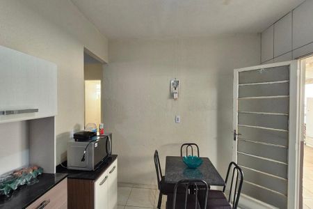 Casa à venda com 200m², 3 quartos e 2 vagas Casa à venda com 200m², 3 quartos e 2 vagasCozinha