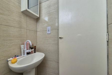 Casa à venda com 200m², 3 quartos e 2 vagas Casa à venda com 200m², 3 quartos e 2 vagasBanheiro