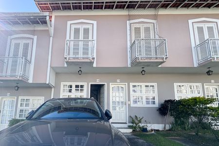 Casa de condomínio à venda com 77m², 2 quartos e 1 vaga Casa de condomínio à venda com 77m², 2 quartos e 1 vagaFachada