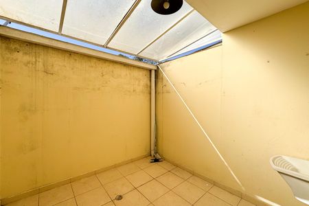 Casa de condomínio à venda com 77m², 2 quartos e 1 vaga Casa de condomínio à venda com 77m², 2 quartos e 1 vagaÁrea de Serviço