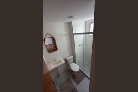 Banheiro de apartamento para alugar com 2 quartos, 26m² em Inhoaíba, Rio de Janeiro