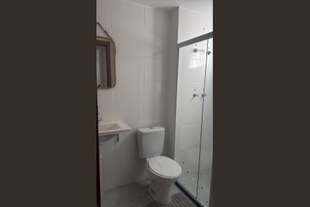 Banheiro de apartamento para alugar com 2 quartos, 26m² em Inhoaíba, Rio de Janeiro
