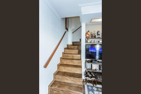 Casa à venda com 72m², 3 quartos e 1 vaga Casa à venda com 72m², 3 quartos e 1 vagaEscada