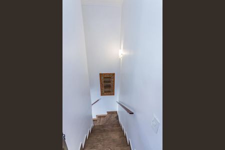 Casa à venda com 72m², 3 quartos e 1 vaga Casa à venda com 72m², 3 quartos e 1 vagaEscada