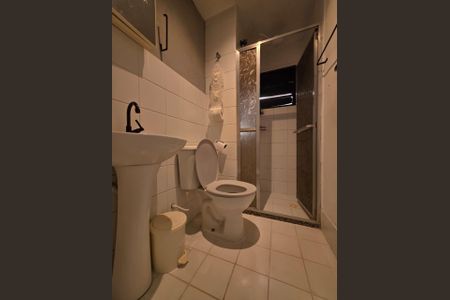 Banheiro de apartamento à venda com 1 quarto, 30m² em Curicica, Rio de Janeiro