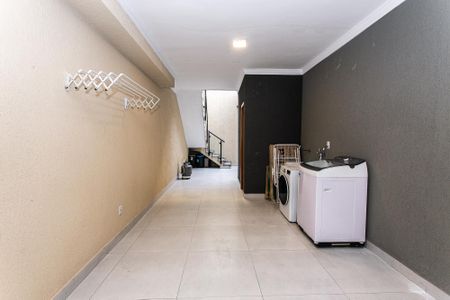 Garagem de casa à venda com 3 quartos, 130m² em Vila Carrão, São Paulo