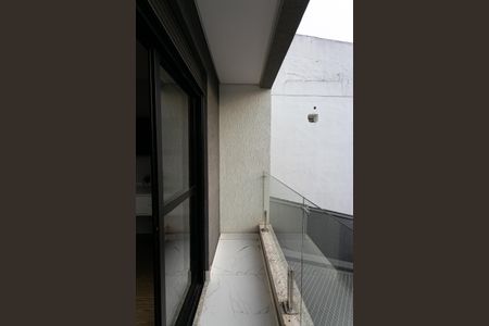 Casa à venda com 130m², 3 quartos e 4 vagas Casa à venda com 130m², 3 quartos e 4 vagasVaranda da Suíte 1