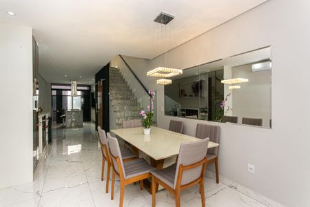 Casa à venda com 130m², 3 quartos e 4 vagas Casa à venda com 130m², 3 quartos e 4 vagasSala