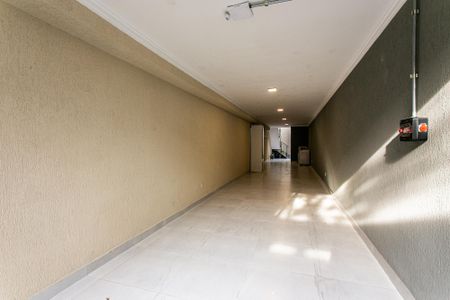 Garagem de casa à venda com 3 quartos, 130m² em Vila Carrão, São Paulo