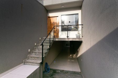 Casa à venda com 130m², 3 quartos e 4 vagas Casa à venda com 130m², 3 quartos e 4 vagasFachada