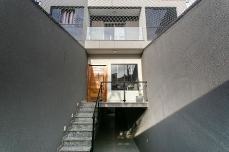 Casa à venda com 130m², 3 quartos e 4 vagas Casa à venda com 130m², 3 quartos e 4 vagasFachada