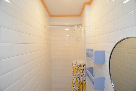 Banheiro de Serviço de apartamento para alugar com 1 quarto, 84m² em Barra da Tijuca, Rio de Janeiro