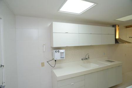 Cozinha de apartamento para alugar com 1 quarto, 84m² em Barra da Tijuca, Rio de Janeiro