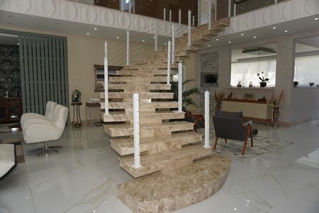 Escada de casa para alugar com 6 quartos, 600m² em Jardim Indaia, Embu das Artes