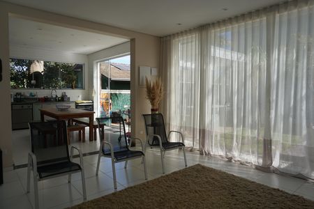 Sala 2 de casa para alugar com 6 quartos, 600m² em Jardim Indaia, Embu das Artes