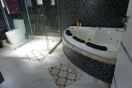 Banheiro da Suíte Master 2 de casa para alugar com 6 quartos, 600m² em Jardim Indaia, Embu das Artes