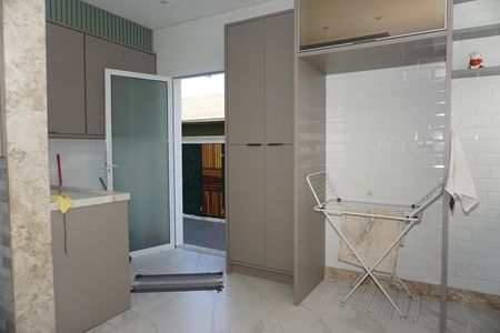Lavanderia de casa para alugar com 6 quartos, 600m² em Jardim Indaia, Embu das Artes