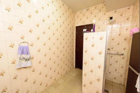 Banheiro 1 de casa à venda com 6 quartos, 360m² em Brasil Industrial, Belo Horizonte