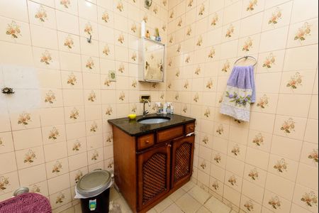 Banheiro social de casa à venda com 6 quartos, 360m² em Brasil Industrial, Belo Horizonte