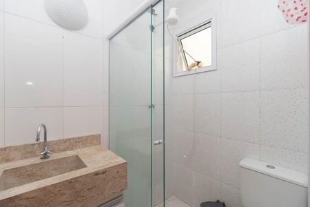 Banheiro de casa de condomínio para alugar com 2 quartos, 70m² em Jardim Japao, São Paulo