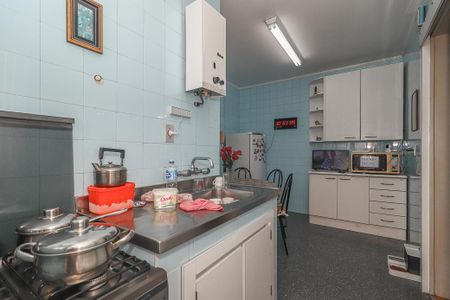 Cozinha de apartamento para alugar com 3 quartos, 85m² em Jardim São Pedro, Porto Alegre