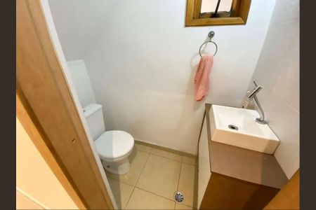 Banheiro de casa à venda com 3 quartos, 120m² em Jardim Taquari, São Paulo