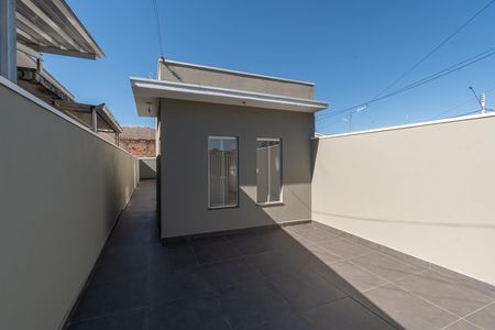 Garagem  de casa à venda com 2 quartos, 60m² em Parque Bandeirantes I (nova Veneza), Sumaré