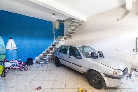 Escada de casa para alugar com 2 quartos, 121m² em Jardim Maria Beatriz, Carapicuíba