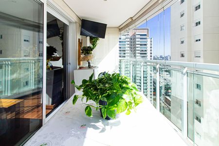 Apartamento para alugar com 151m², 4 quartos e 3 vagas Apartamento para alugar com 151m², 4 quartos e 3 vagasVaranda