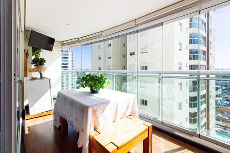 Apartamento para alugar com 151m², 4 quartos e 3 vagas Apartamento para alugar com 151m², 4 quartos e 3 vagasVaranda