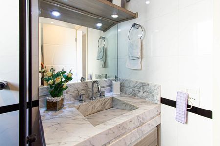Apartamento para alugar com 151m², 4 quartos e 3 vagas Apartamento para alugar com 151m², 4 quartos e 3 vagasBanheiro da Suíte 2