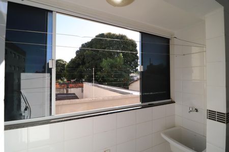 Cozinha e Área de Serviço de apartamento para alugar com 2 quartos, 58m² em Santa Mônica, Uberlândia