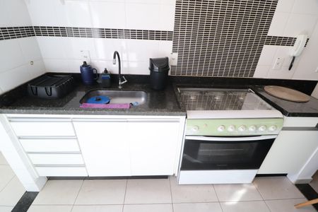 Cozinha de apartamento para alugar com 2 quartos, 58m² em Santa Mônica, Uberlândia