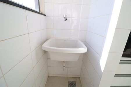 Cozinha e Área de Serviço de apartamento para alugar com 2 quartos, 58m² em Santa Mônica, Uberlândia