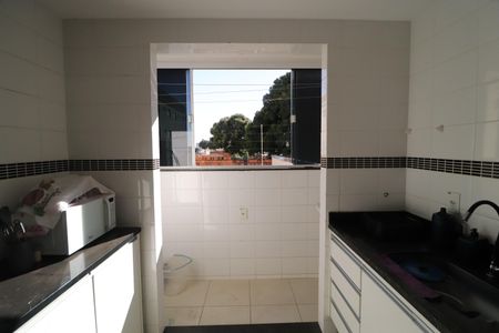 Cozinha e Área de Serviço de apartamento para alugar com 2 quartos, 58m² em Santa Mônica, Uberlândia
