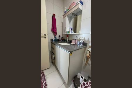 Banheiro de apartamento para alugar com 1 quarto, 55m² em Parque Tamandaré, Campos dos Goytacazes