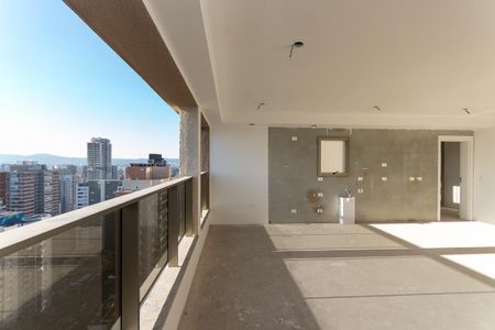 Apartamento à venda com 142m², 3 quartos e 2 vagas Apartamento à venda com 142m², 3 quartos e 2 vagasVaranda Estendida