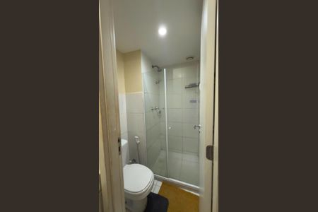 Banheiro de apartamento para alugar com 2 quartos, 50m² em Barra Olímpica, Rio de Janeiro