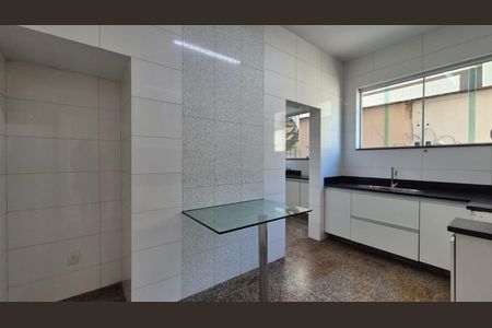 Cozinha de apartamento para alugar com 3 quartos, 140m² em Santo Agostinho, Belo Horizonte